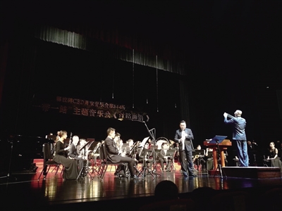由周勇担任萨克斯独奏,演出曲目均为中外著名作曲家的代表巨作,其旋律